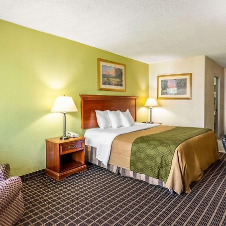 Rodeway Inn Central Richmond Bagian luar foto