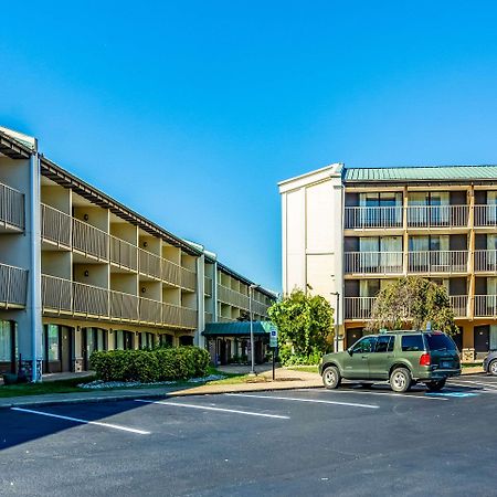 Rodeway Inn Central Richmond Bagian luar foto