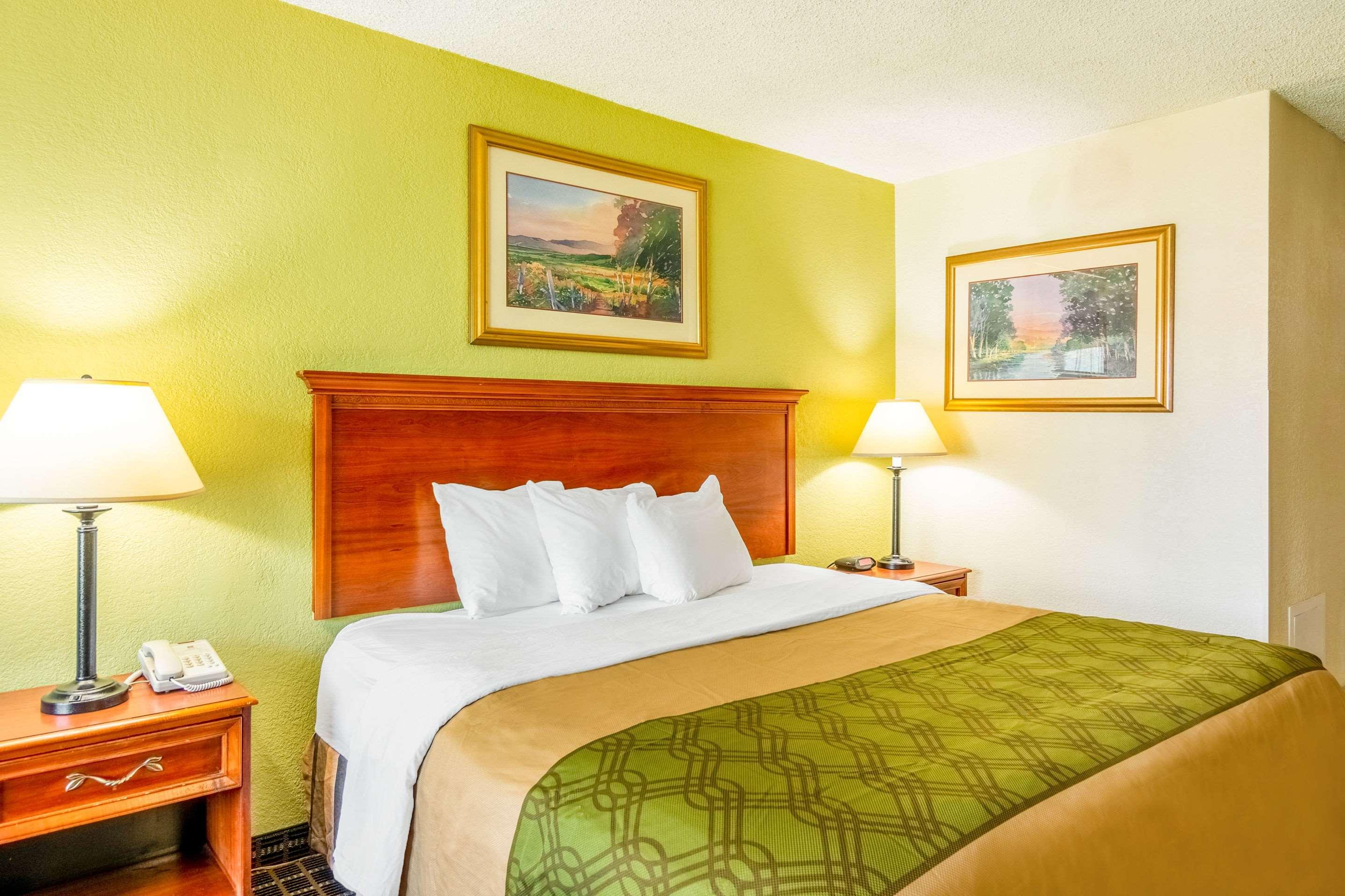 Rodeway Inn Central Richmond Bagian luar foto