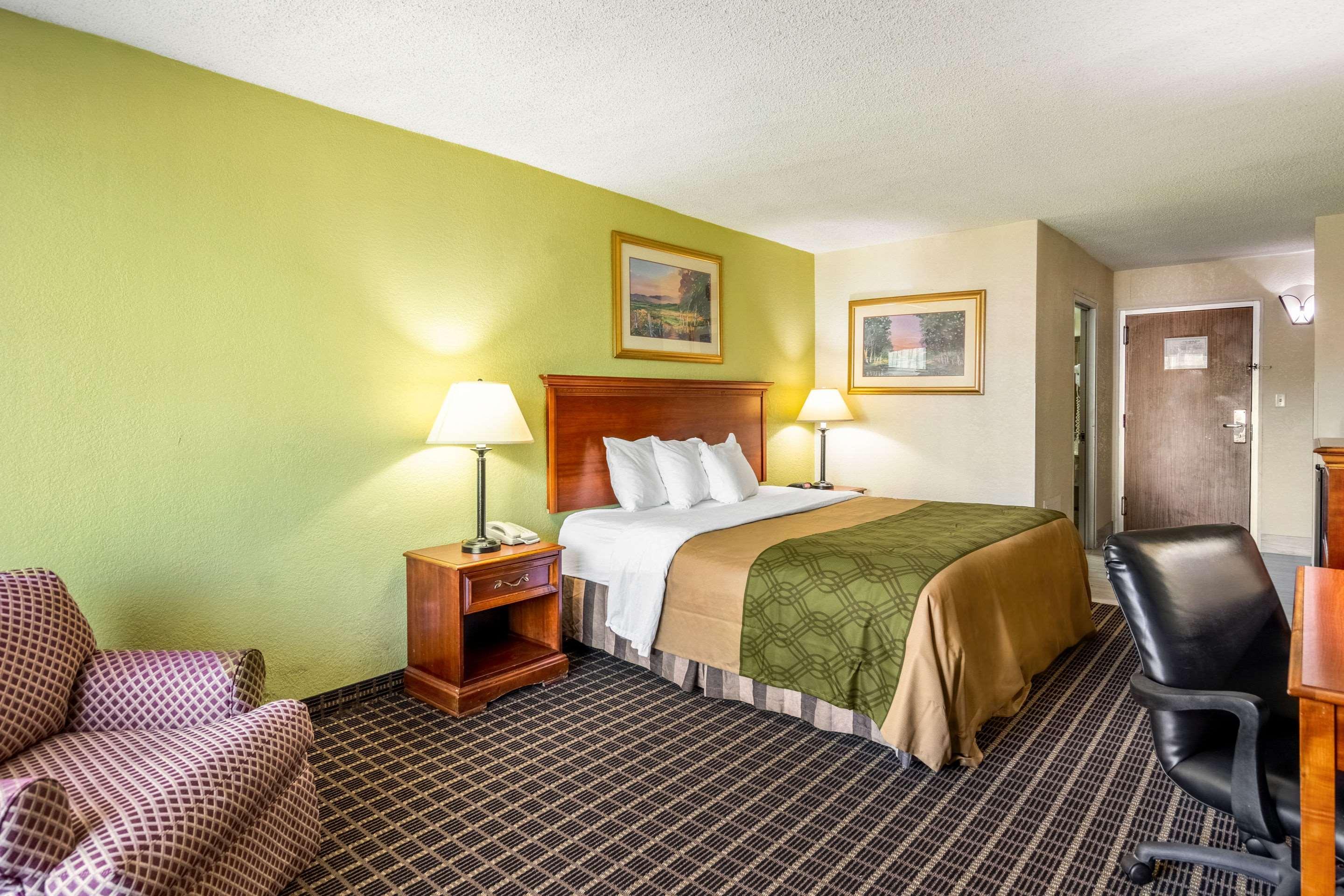 Rodeway Inn Central Richmond Bagian luar foto