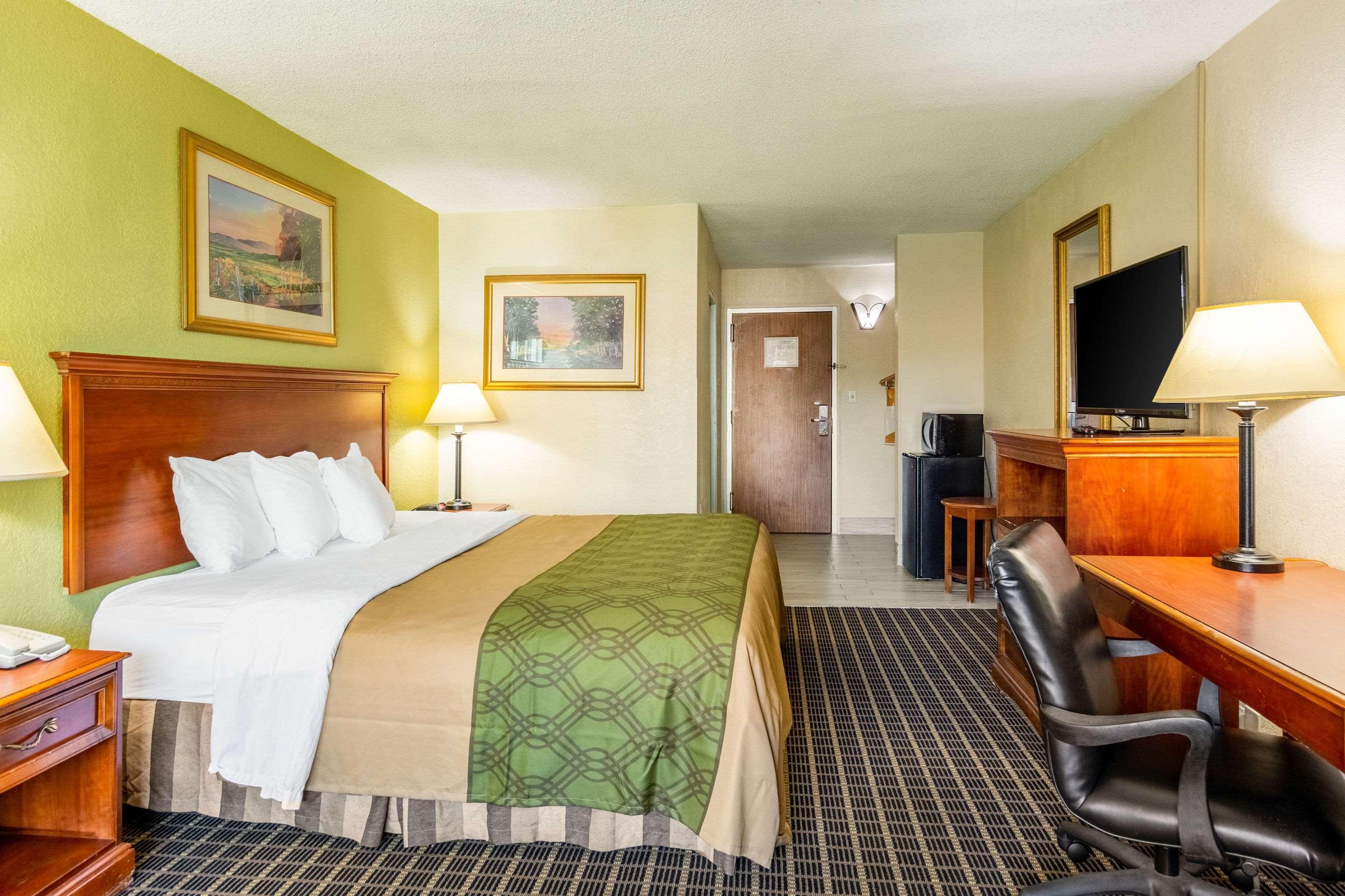 Rodeway Inn Central Richmond Bagian luar foto
