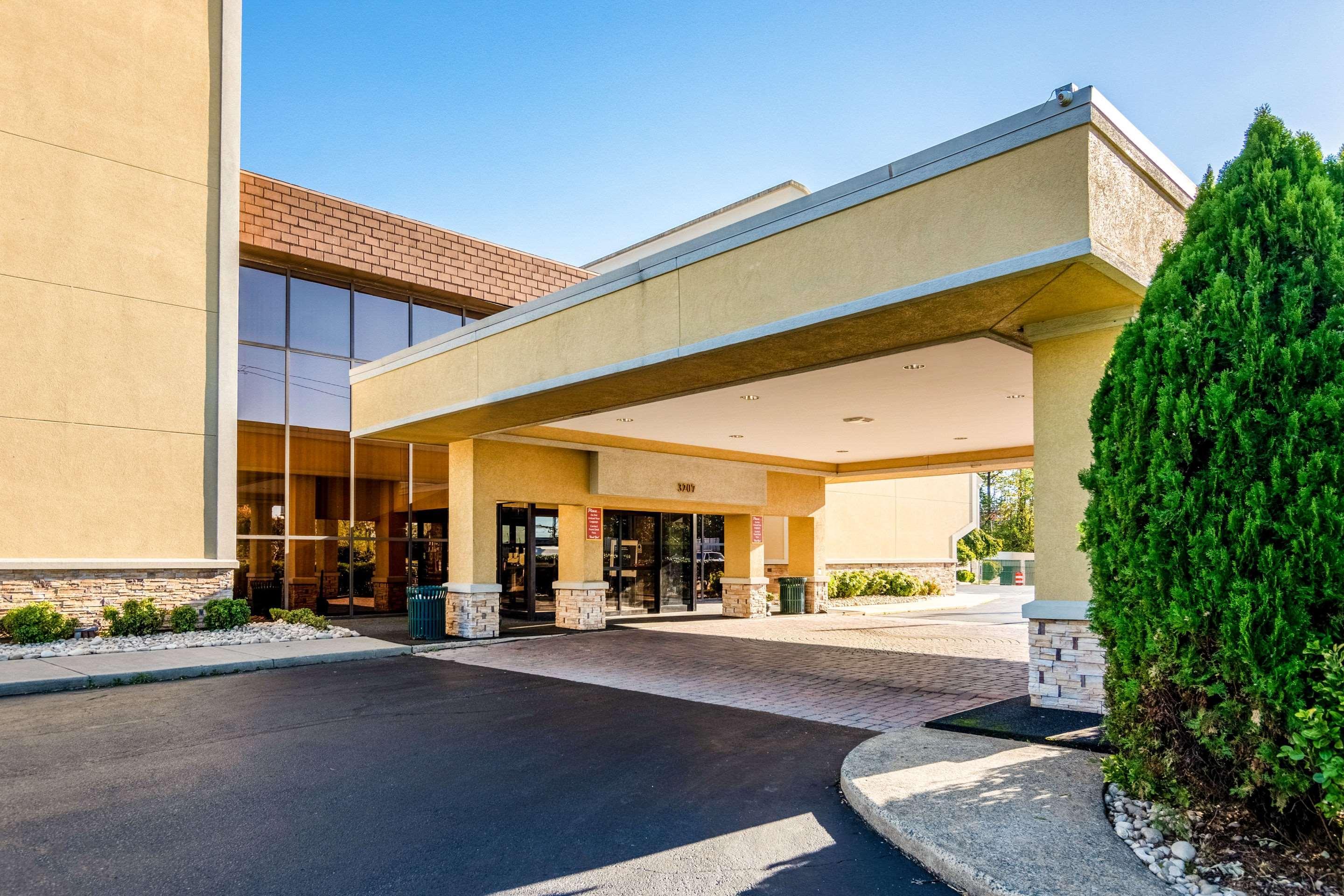Rodeway Inn Central Richmond Bagian luar foto