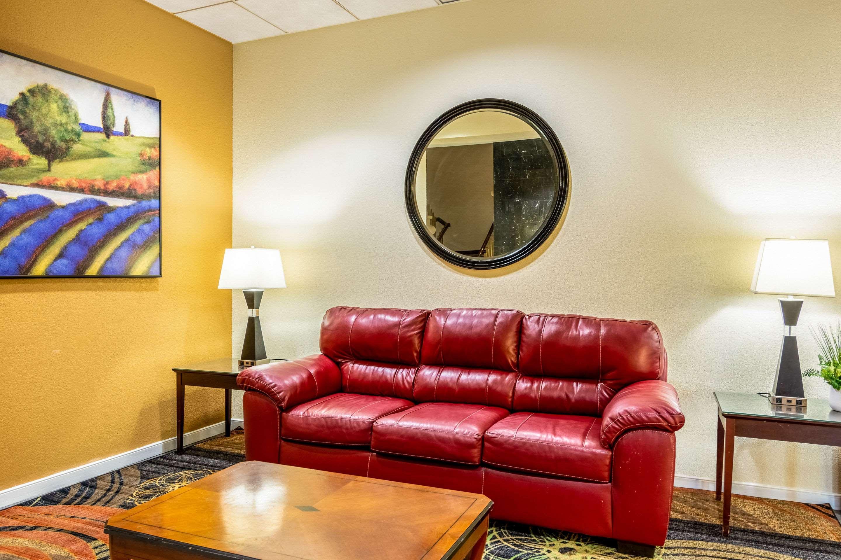 Rodeway Inn Central Richmond Bagian luar foto