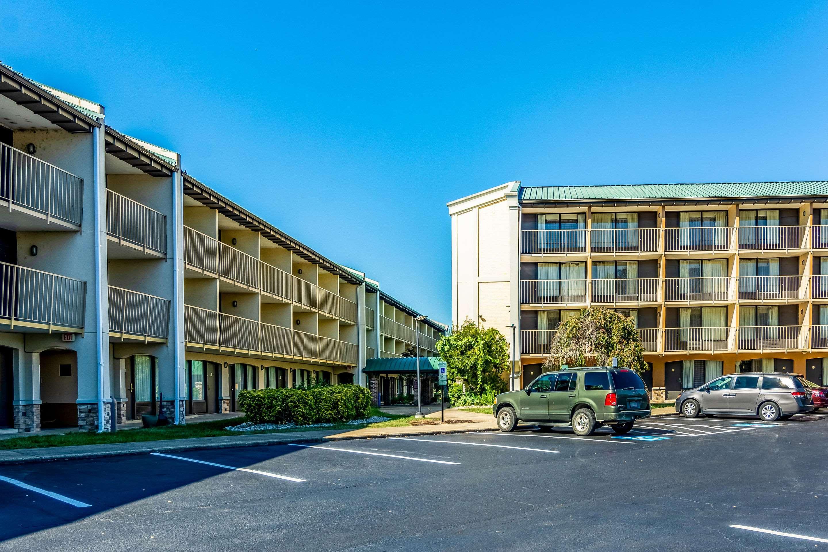 Rodeway Inn Central Richmond Bagian luar foto
