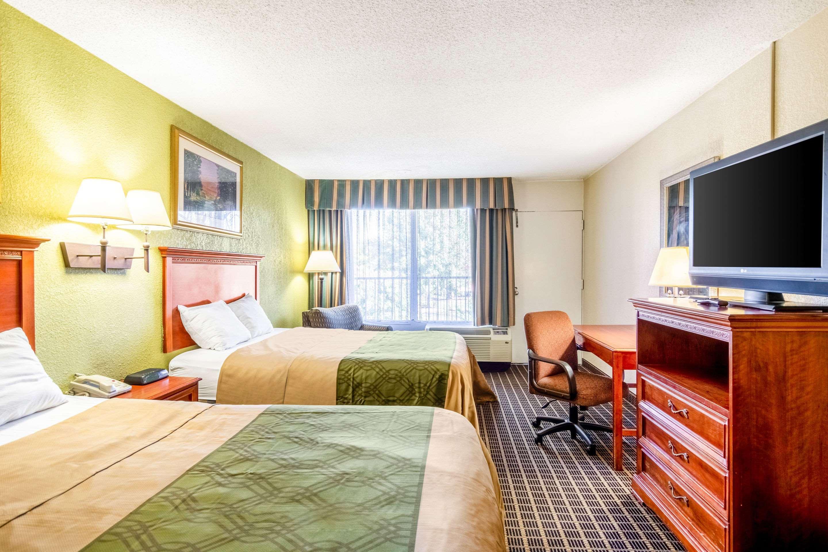 Rodeway Inn Central Richmond Bagian luar foto